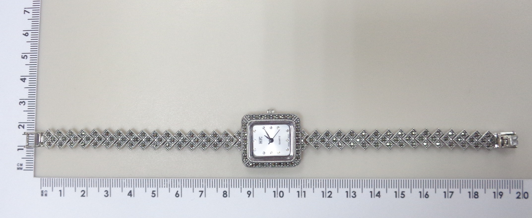 Серебряные часы с марказитами